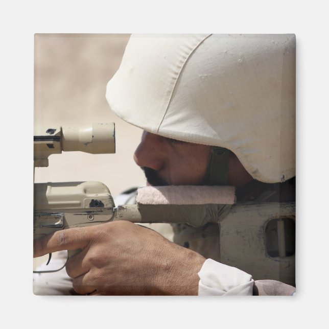 Aimant Vue d'un sergent de l'armée irakienne dans une por (Devant)