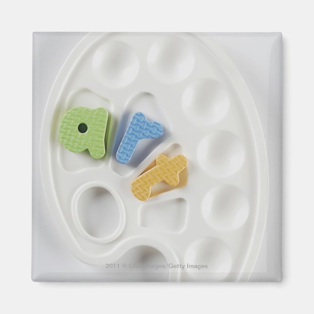 Aimant Vue en angle élevé des alphabets d'une palette (Devant)