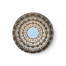 Vue symétrique vers l'oeil d'un grand dôme