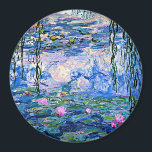Aimant Water Lilies, 1919, par Claude Monet,<br><div class="desc">Claude Monet célèbre Water Lilies,  1919,  peinture. Voir aussi les couleurs unies assorties,  rose-violet et bleu-monet.</div>