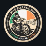 Aimant Wild Atlantic Way | Irlande | Motorcycle<br><div class="desc">Wild Atlantic Way fait dans un vintage emblème de style en détresse. Il s'agit d'une piste touristique sur la côte ouest,  et sur certaines parties des côtes nord et sud,  de l'Irlande.</div>