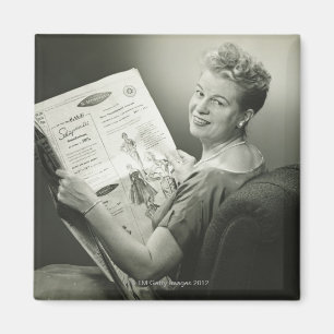 Aimant Woman Sitting in chaise