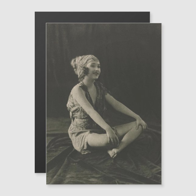 Aimez une pauvre femme de ménage assise Jambes cro (Devant / Derrière)