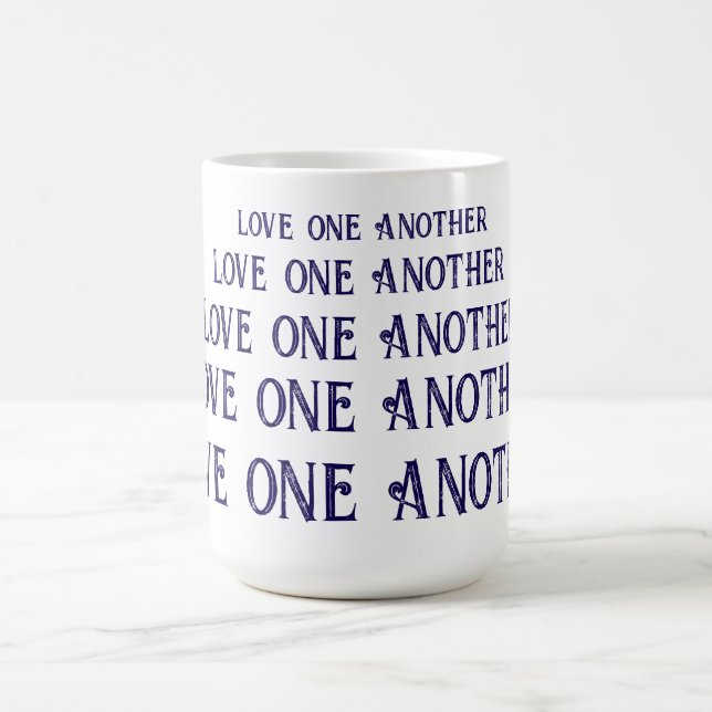 Aimez-vous les uns les autres tasse à café (Centre)