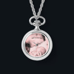 Ajouter un collier photo Silver eWatch<br><div class="desc">Ce collier de bijoux en argent est prêt pour votre personnalisation avec une photo spéciale. Fait un cadeau parfait pour n'importe quelle femme.</div>