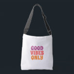 Ajustable Sac fourre-tout blanc à bandoulière noire<br><div class="desc">Personnalisation : La surface blanche épurée est idéale pour la personnalisation avec des dessins graphiques personnalisés, des logos ou de la typographie. Utilité quotidienne : Son design simple et fonctionnel le rend adapté pour transporter les essentiels quotidiens comme des livres, des tablettes ou des objets personnels. Style polyvalent : La...</div>