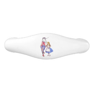 Alice dans la poignée de traction de tiroir du