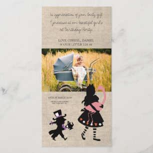 Alice dans le carte photo de bébé de Merci du pays