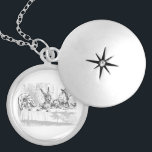 Alice vintage dans le pendentif de thé du pays des<br><div class="desc">Ce fait partie de l'Alice vintage dans la collection de thème de thé du pays des merveilles. Alice est décrite avec le chapelier fou et les lièvres de mars sur un pendentif.</div>