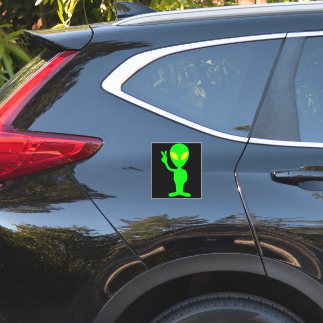 ALIEN FUNNY LITTLE GREEN MAN CAR DECAL STICKER (Dos de voiture)