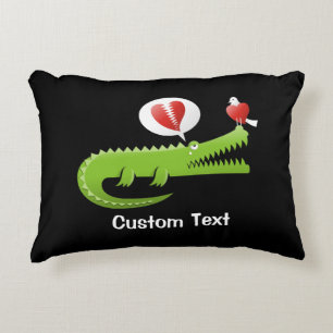 Alligator en amour Coussin décoratif