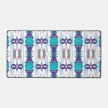 AllureArewa C/M sur un tapis de bureau