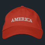 Amérique Casquette de baseball brodé rouge<br><div class="desc">L'Amérique est brodée en blanc sur ce casquette de baseball unisexe rouge ou n'importe quel casquette de couleur que vous choisissez. Une façon parfaite de montrer son patriotisme lors de la 4 juillet,  du Jour du Souvenir ou de toute occasion.</div>