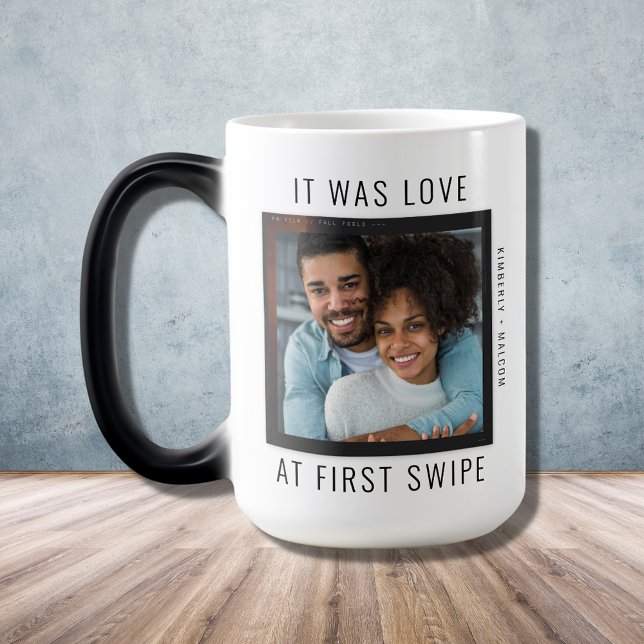 Amour à First Swipe Couple en ligne Valentine Mug (Créateur téléchargé)