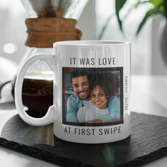 Amour à First Swipe Couple en ligne Valentine Mug (Créateur téléchargé)