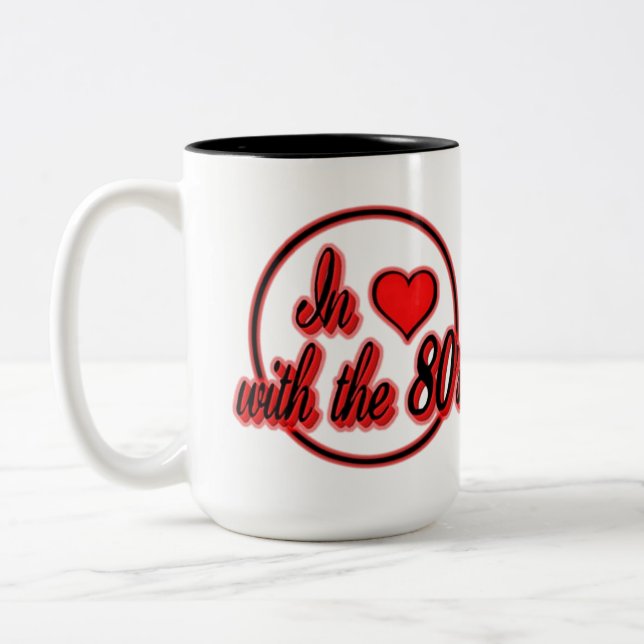 Amour avec la Mug Retro Red Logo des années 80 (Gauche)