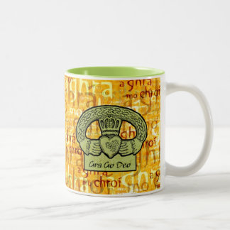 Amour de tasse de Claddagh d'Irlandais pour
