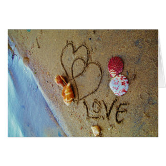 Amour sur la plage avec coeur