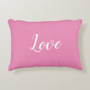 "Amour" sur un Coussin à Accent rose et blanc