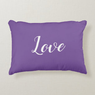 "Amour" sur un Coussin à Accent Violet