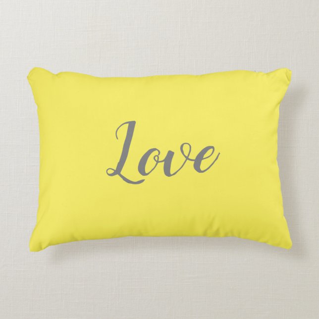 "Amour" sur un joli coussin d'accent jaune (Devant)