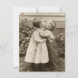 Amour vintage Photo d'enfants s'embrassant dans un