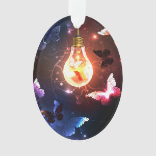 Ampoule lumineuse avec papillons nocturnes