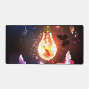 Ampoule lumineuse avec papillons nocturnes
