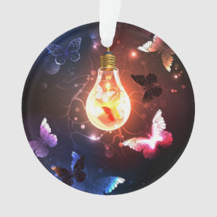 Ampoule lumineuse avec papillons nocturnes