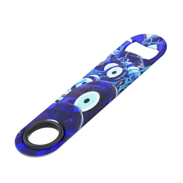 Amulettes des yeux bleus (Devant angulaire)