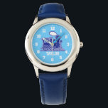 Amusants enfants du nom de train bleu montre poign<br><div class="desc">Les enfants de l'art graphique regardent avec un train à vapeur bleu graphique. Customisez avec votre nom : Taylor.</div>