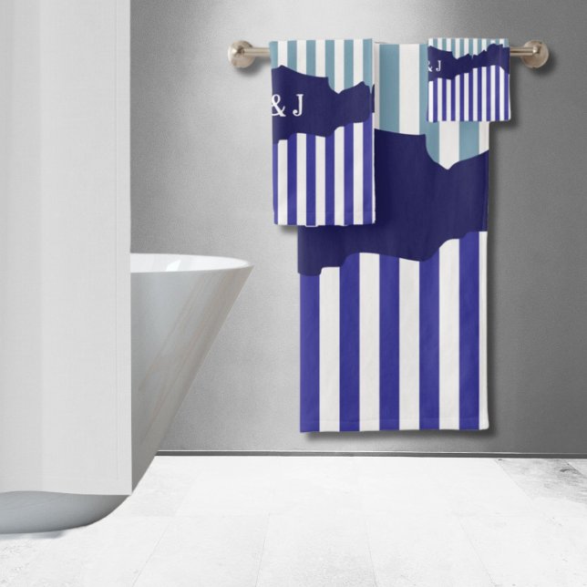Amusants Rayures déchirées Initiales en couche ble (Fun Torn Stripes Blue Layered Initials Bath Towel Set)