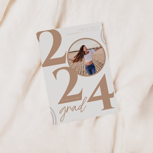 Amusement et moderne 2024 Grad Faire-part (Créateur téléchargé)