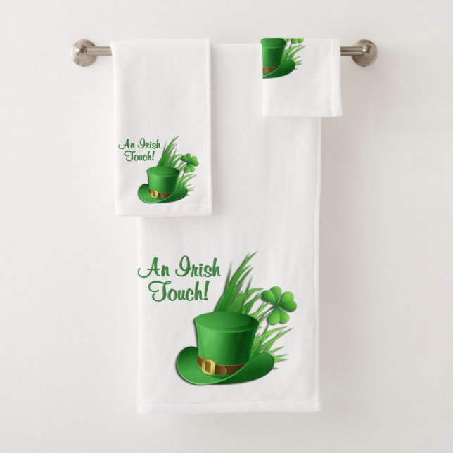 An Irish Touch Leprechaun Clove Hat in Grass (En situation)