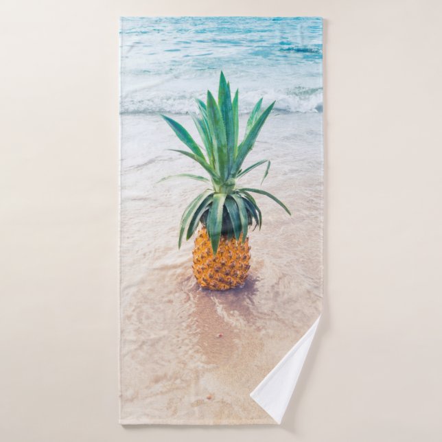 Ananas sur la plage le matin (Serviette de bain)