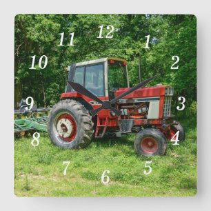 Ancienne horloge murale du tracteur international