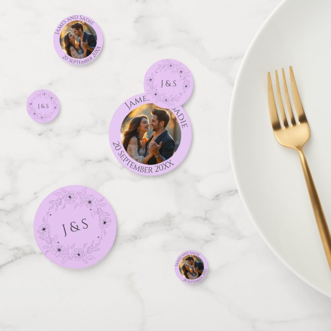 Anémone sur Confettis de Mariage Lilas Clair Photo (Groupe)