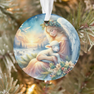 Ange de Noël avec agneau dans la paix hivernale