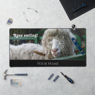 Animaux amusants moutons ridicules à l'air bouclés