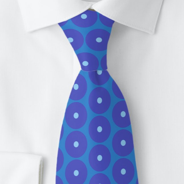 Anneaux Bleus Aqua. Col de cravate pour hommes (Close up)