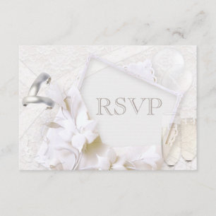 Anneaux de mariage et verres RSVP de Champagne