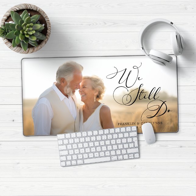 Anniversaire Mariage moderne Vow renouveau photo (Modern Wedding Anniversary "We Still Do" Photo Keepsake Desk Mat Mouse Pad)