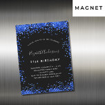 Anniversaire noir bleu d'invitation aimant<br><div class="desc">Un aimant d'invitation à la fête d'anniversaire féminin et branché de 21e (ou tout âge). Un arrière - plan noir chic. Décoré de parties scintillant en faux bleu royal, brille. Personnalisez et ajoutez un nom et des détails du parti. Le nom est écrit avec un script de style écrit à...</div>