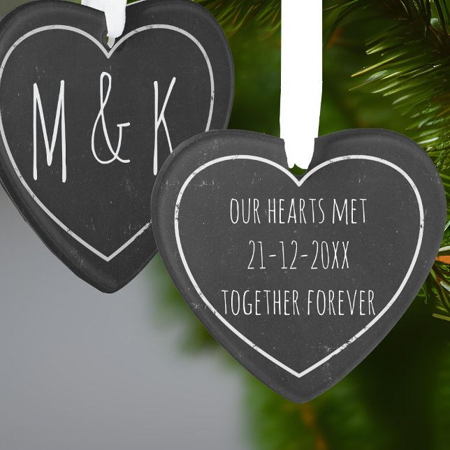 Anniversaire Rustique Mariage Ornament du coeur (Celebrate your everlasting love with this chalkboard style ornament. Just add your initials!)