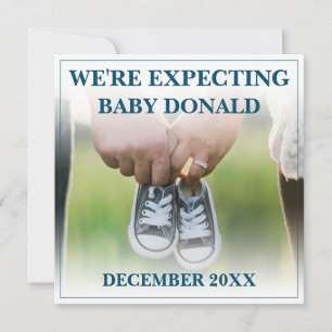 Annonce de grossesse avec chaussures de bébé