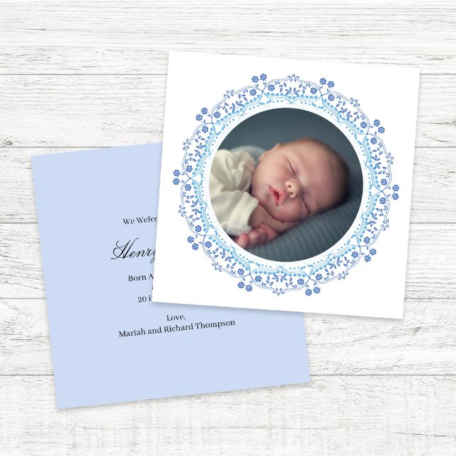Annonce de naissance de bébé bleu élégant Photo mi (Elegant blue baby announcement with minimalist typography and birth details layout)