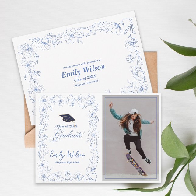 Annonce de remise de diplôme Photo Florale Bleue 2 (Class of 2026 Blue Floral Photo Graduation Announcement Flat Card)