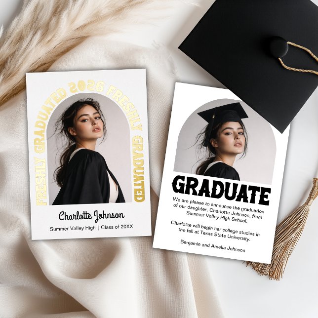 Annonce de remise de diplôme rétro pour jeune dipl (Créateur téléchargé)