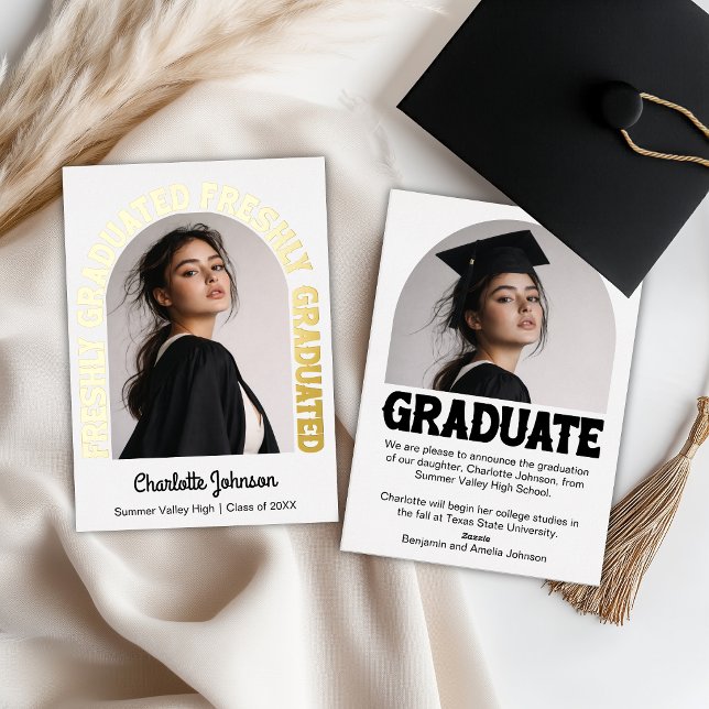 Annonce de remise de diplôme rétro pour jeune dipl (Créateur téléchargé)