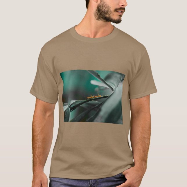 Ant Graphic T-Shirt (Devant)